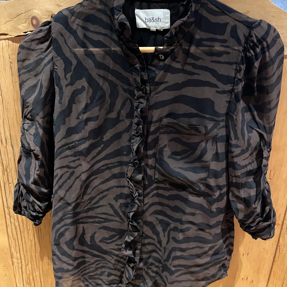 Animal print blouse. 3/4 sleeves
